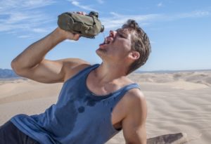 Man dehydrated drinkning water